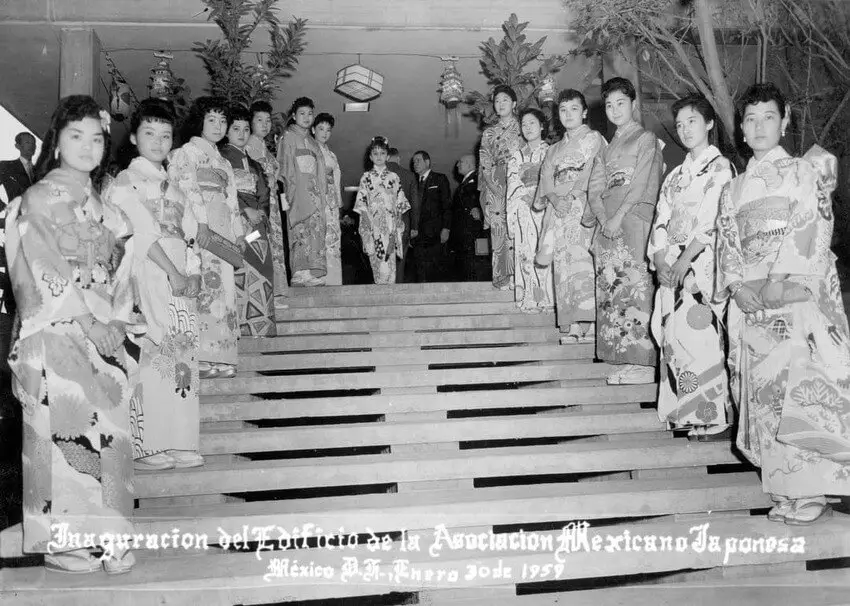 Black and white photo of the inauguration of the Asociacion Mexico Japonesa in 1959