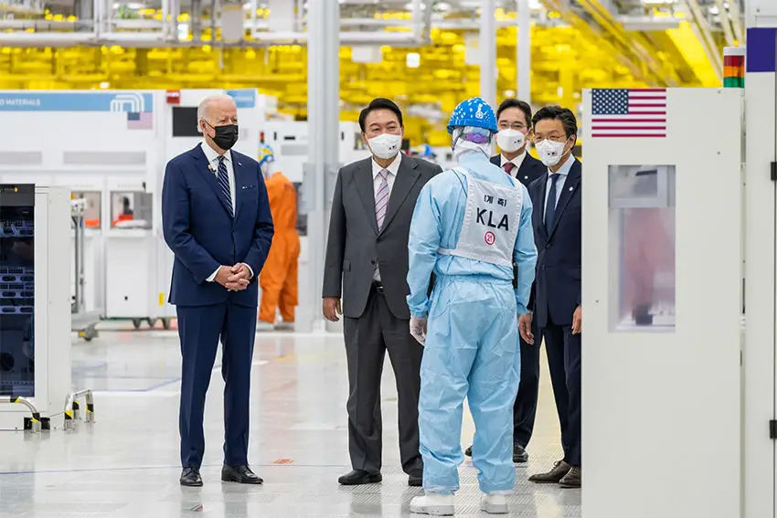 U.S. President Biden tours a Samsung factory in South Korea, after the company decided to build its new semiconductor factory in Texas rather than Mexico