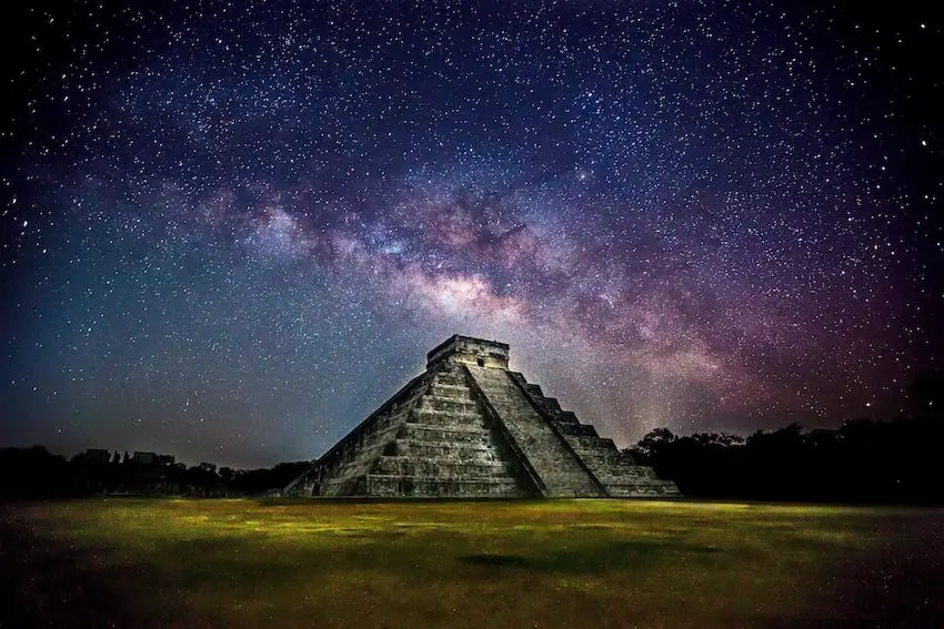 Chichén Itzá at night