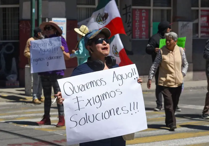 Protestors demanding clean drinking water, part of the Mexico water crisis