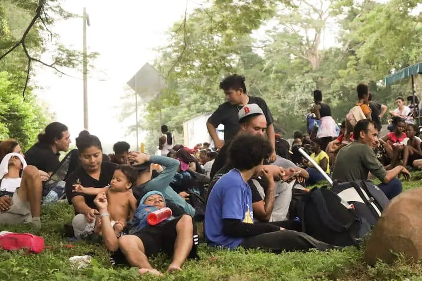 Los migrantes abandonaron Tapachula porque se habían cansado de esperar para programar una cita con las autoridades migratorias de Estados Unidos, la cual pueden hacer usando la aplicación CBP One una vez en México. 