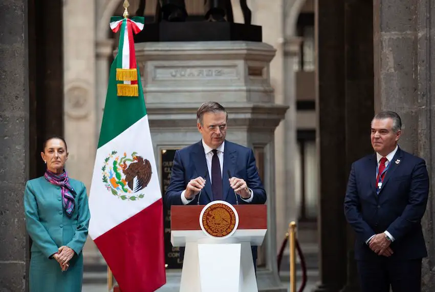 El ministro de Economía, Marcelo Ebrard, se refirió en su discurso a varios anuncios de inversiones para 2025 que no son ni nuevos ni del todo seguros. 