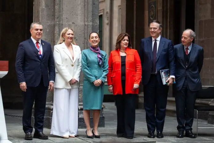 President Claudia Sheinbaum met with more than 200 business leaders at the United States-Mexico CEO Dialogue meeting in Mexico City on Tuesday.