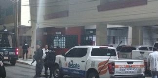 Police stand in front of the El Debate headquarters in Culiacán, Sinaloa