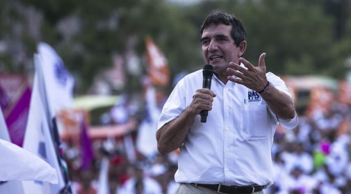 Sinaloa politician Héctor Melesio Cuén Ojeda speaks at a rally