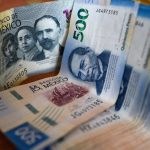 A fanned out pile of Mexican 500-peso bills.