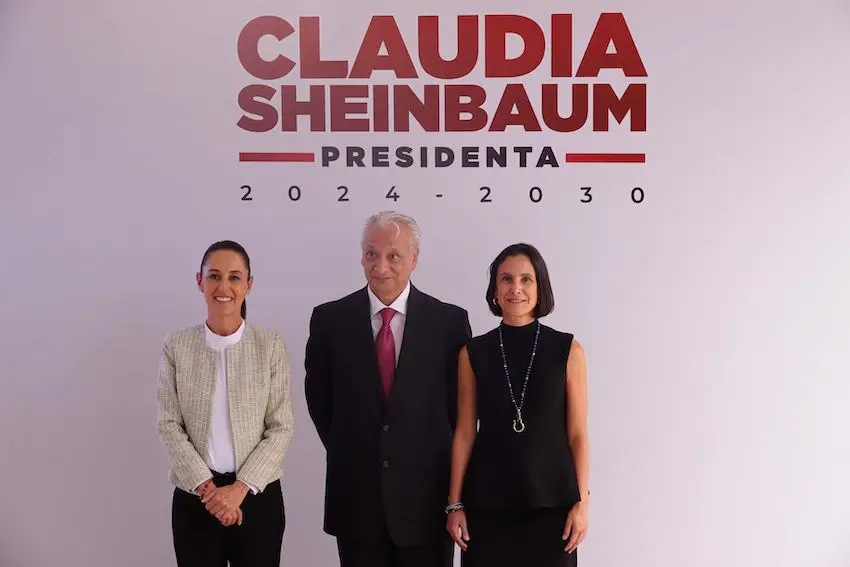 Claudia Sheinbaum with Director of PEMEX Víctor Rodríguez Padilla and Energy Minister Luz Elena González, who will head the Federal Energy Commission.