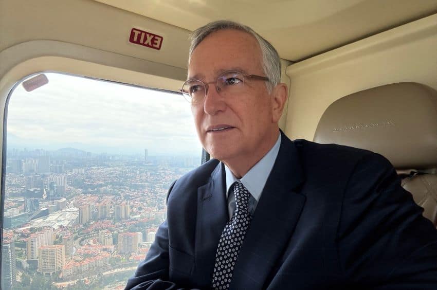 Photo of Ricardo Salinas on a plane