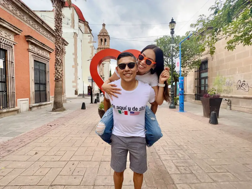 Jenny Frausto-Aguayo y Kevin Frausto en Oaxaca