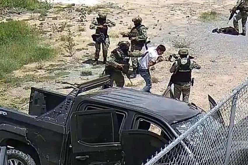 Mexican soldiers in Nuevo Laredo roughing up civilians on surveillance video