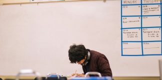 How can I fit into my new school in Mexico