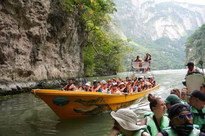 Tourists visit Cañón del Sumidero (Chiapas) on a local boat.