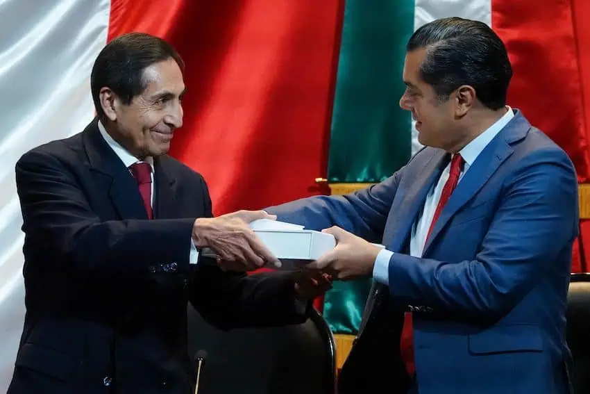 Finance Minister Rogelio Ramírez de la O submitted a 9.3-trillion-peso (about US $460 billion) budget proposal to the lower house of Congress on Friday.