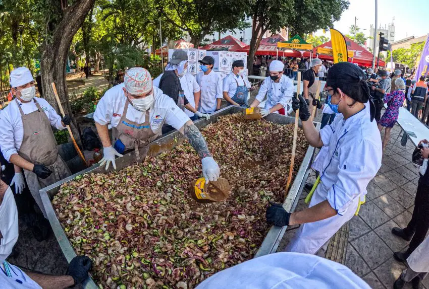 Servers dish out shrimp aguachile at the event Jalemos con la Banda in Culiacán, Sinaloa