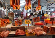 A carnicería displays meat cuts and prices