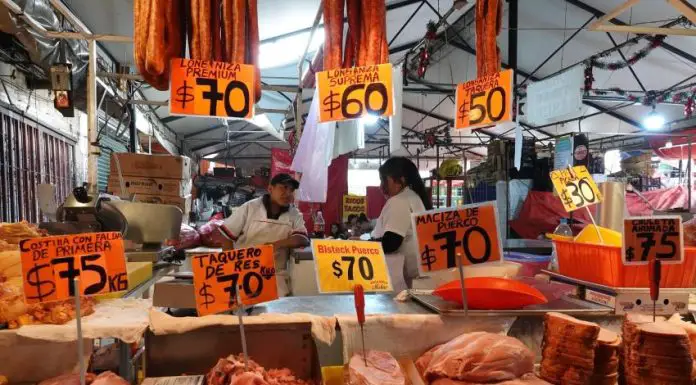 A carnicería displays meat cuts and prices