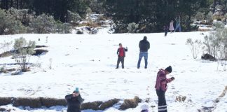 Children and grownups play in the snow in Xalatlaco, México state.