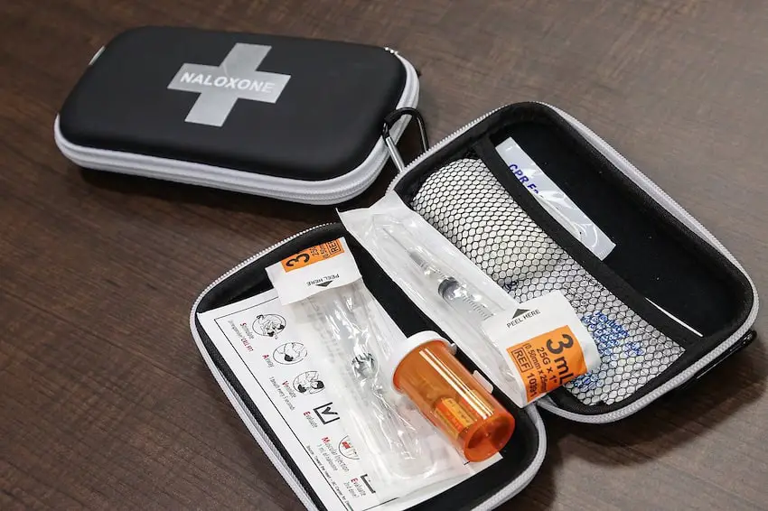 A Naloxone basic kit.