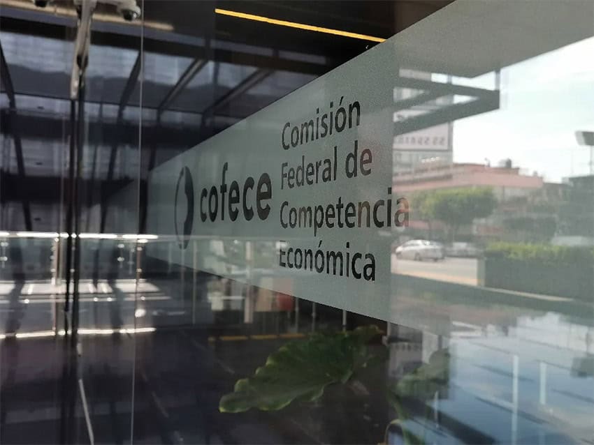 A sign reading "Cofece: Comisión Federal de Competencia Económica"