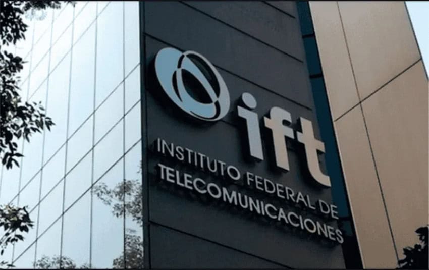 A sign reading "IFT: Instituto Federal de Telecomunicaciones"