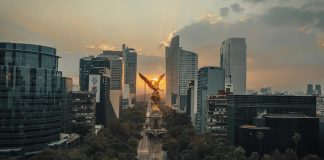 Panoramic view of one of Mexico City's major landmark: Ángel de la Independencia and surrounding skyscrapers