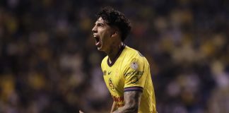 Kevin Álvarez celebrating a goal during the match between the Águilas del América and the Rayados del Monterrey, corresponding to the final of the first leg of the Apertura 2024 tournament of the BBVA MX League, held at the Cuauhtémoc Stadium.