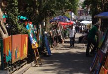 Photographs of the "Saturday Bazaar". Federal District, Colonia San Angel, Alvaro Obregon.