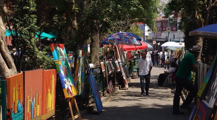 Photographs of the "Saturday Bazaar". Federal District, Colonia San Angel, Alvaro Obregon.