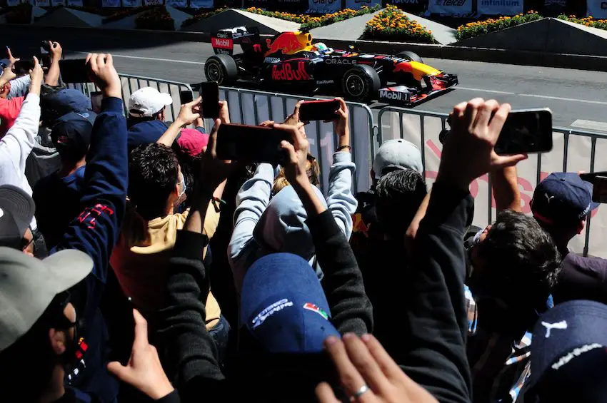 In 2021, Red Bull organized a Show Run along Mexico City's Paseo de la Reforma, where Checo treated motorsport fans to three laps aboard his RB7 single-seater. 