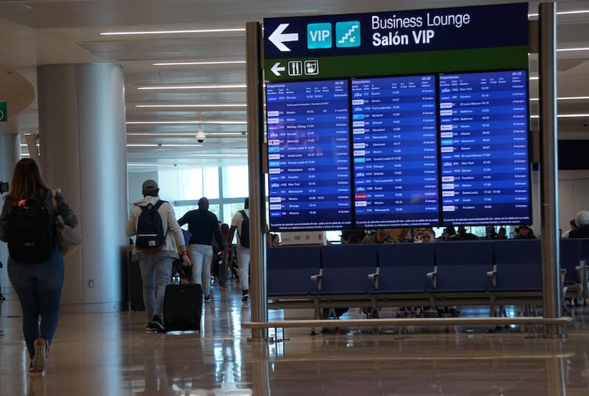airport arrival screen