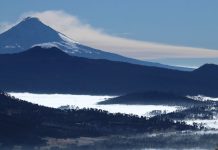 Breathtaking view of Popocatépetl and Iztaccíhuatl volcanoes covered in snow.