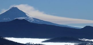 Breathtaking view of Popocatépetl and Iztaccíhuatl volcanoes covered in snow.