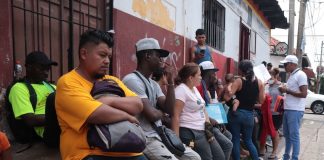 Migrants of different nationalities demanded that the Mexican Commission for Refugee Assistance (COMAR) respect the dates of the appointments