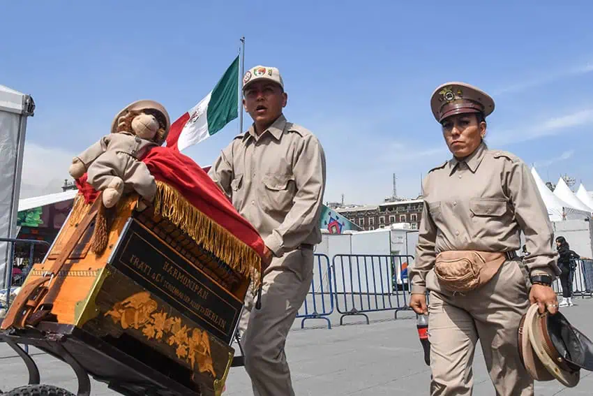 Organ-grinders in Mexico City