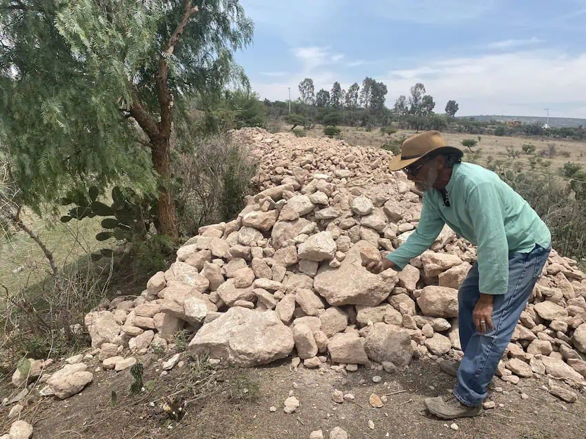 A man at a dry water reservoir in San Miguel de Allende, Guanajuato, México