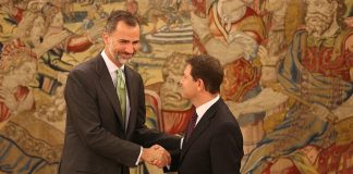 His Majesty King Felipe VI received the President of Castilla-La Mancha, Emiliano García-Page, this afternoon at the Zarzuela Palace.