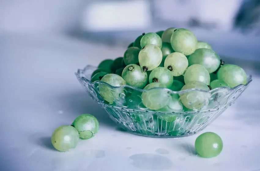 A bowl of grapes