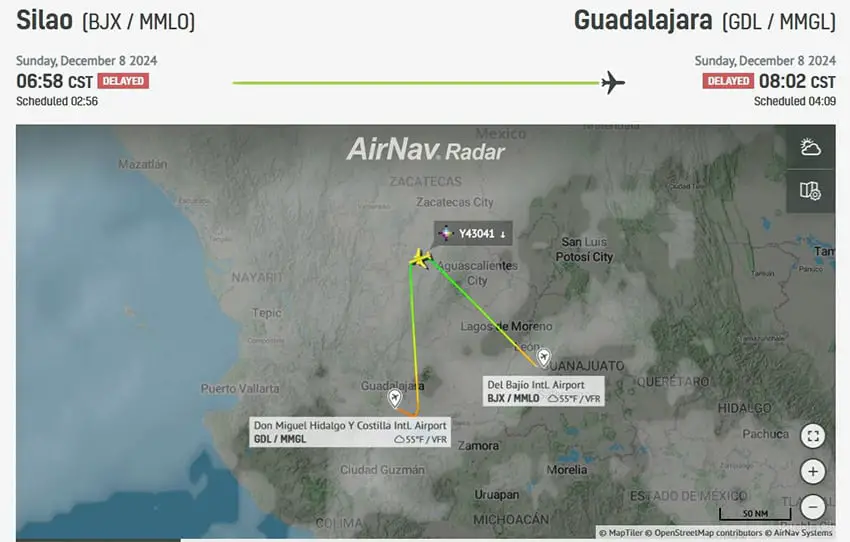 A map shows the path of a Volaris flight from Guanajuato toward Tijuana, which then turns back to Guadalajara.