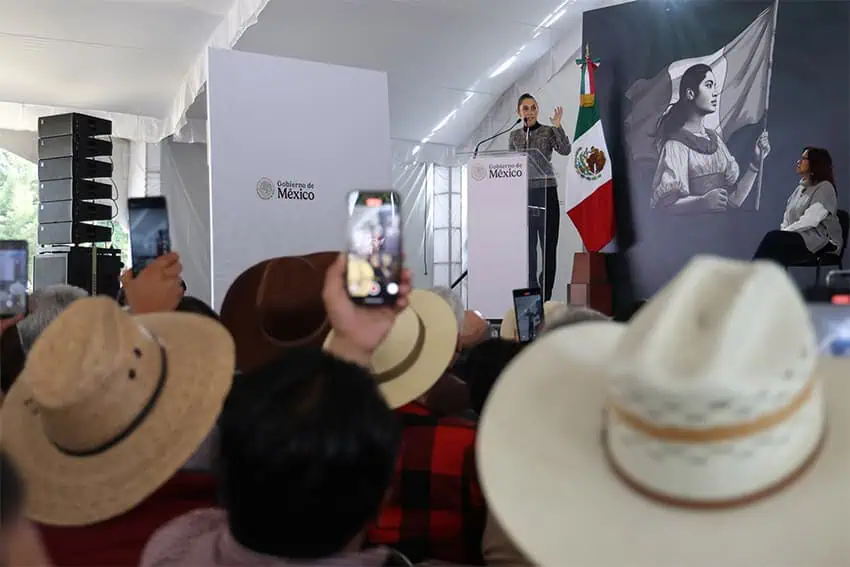 Mexican President Claudia Sheinbaum stands on a stage in Tlaxcala to say that Mexico is possibly the most democratic country in the world. A crowd of people in cowboy hats watches