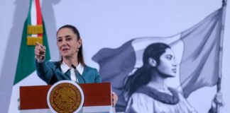 President Sheinbaum calls on a reporter during her Monday mañanera