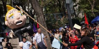 Protesters attacking a piñata of Donald Trump on Jan. 20, 2025