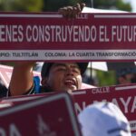 A women holding up a sign saying "young people building the future." Part of a Plan Mexico podcast.