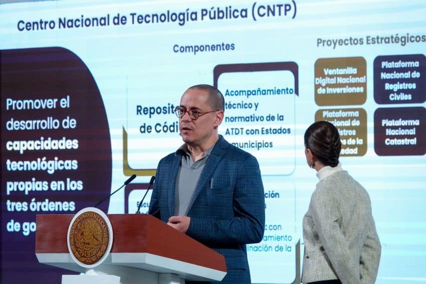 José Merino presents a proposed law for bureaucracy and paperwork reduction in Mexico