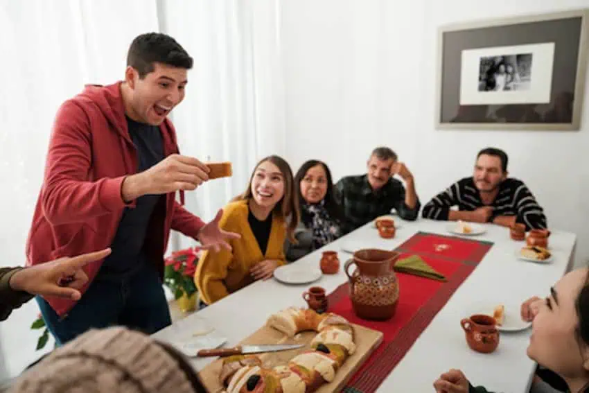 A family enjoying Rosca de Reyes together