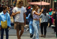 National and foreign tourists visit the Zócalo on this warm and semi-empty Sunday