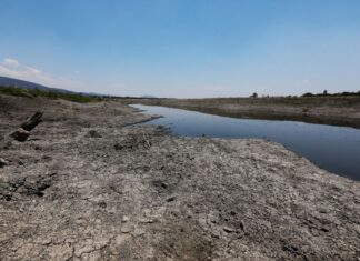 Dried out soil by a small reservoir in Tequisquiapan, Queretaro