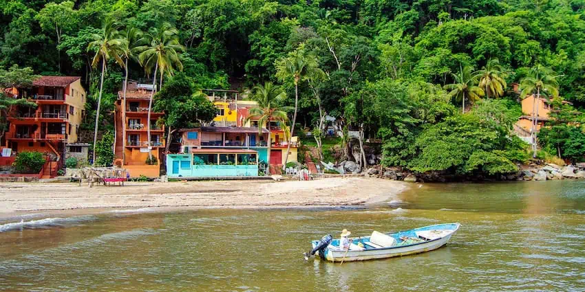 This picturesque fishing village, nestled in a small bay about 20 minutes by road south of Puerto Vallarta, is the departure point for pangas and water taxis to other paradisiacal beaches such as Las Ánimas, Playa Caballo, Quimixto and Yelapa.