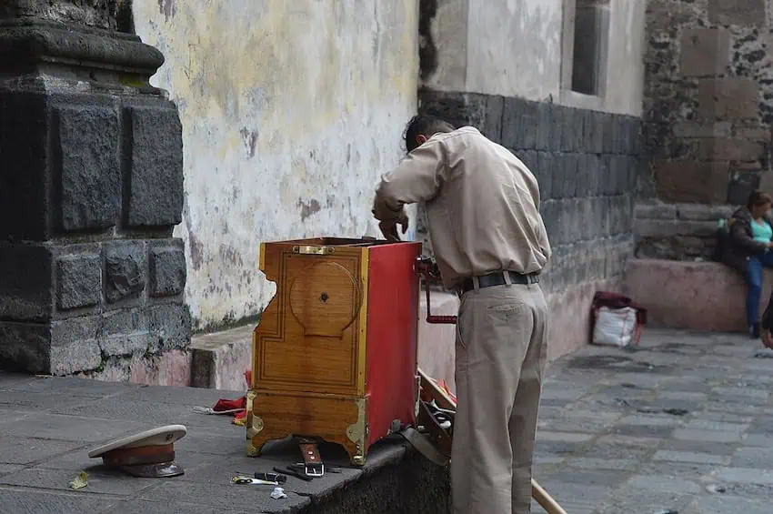 Organ grinders are one of the most emblematic pieces of historical identity in Mexico City. Their melodies have been ringing through the streets of the capital city for more than 100 years.