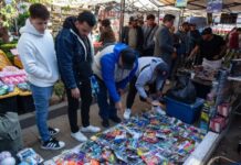 People shopping in a Mexican street.