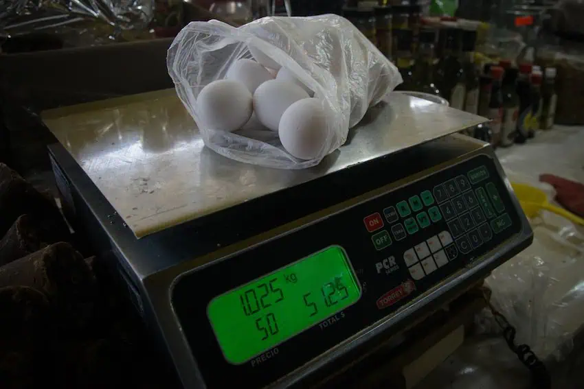 The average price for a kilogram of eggs — typically 16 — in Mexico is currently around 50 pesos, or US $2.50. 